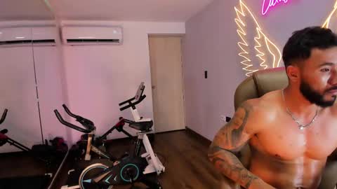 Axel online show from May 7, 4:01 am