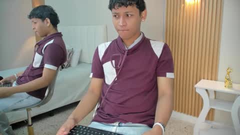 Snapshot of axel_ps chatting on October 12, 3:33 am Alex online show from October 12, 3:33 am