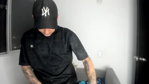 axel_smith10 online show from May 2, 6:16 am