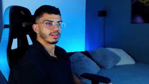 Snapshot of axel_stein03 chatting on February 5, 2:19 am axel stein NEW ACCOUNT online show from February 5, 2:19 am