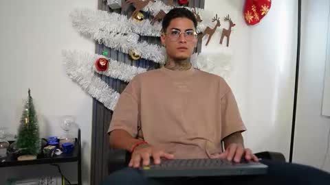 Agustin online show from November 28, 8:44 pm