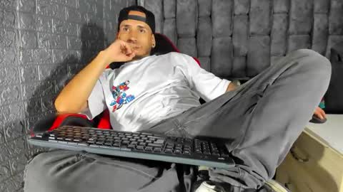 Axell Cross2 online show from May 9, 1:50 am