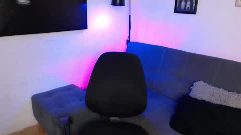 Snapshot of axell_dior chatting on October 25, 11:17 pm axell online show from October 25, 11:17 pm