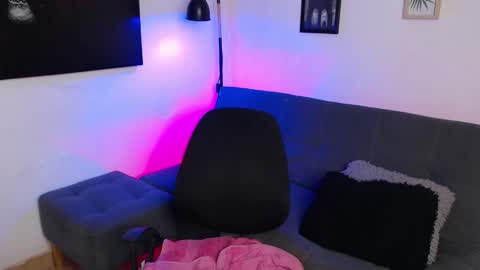 Snapshot of axell_dior chatting on October 19, 11:08 pm axell online show from October 19, 11:08 pm