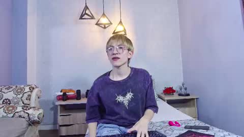 axell_stone online show from June 21, 1:55 am
