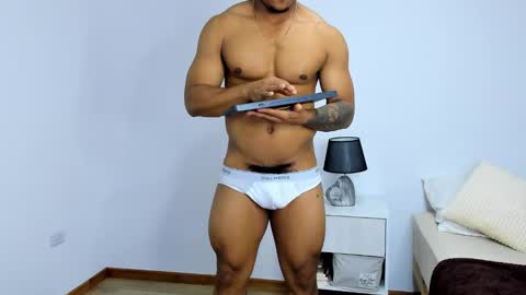 Snapshot of axelldasilva chatting on October 19, 7:28 pm AXEL DA SILVA online show from October 19, 7:28 pm