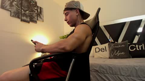 axelmartinezz online show from May 9, 9:05 pm
