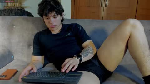 Snapshot of axelraven chatting on October 3, 7:08 pm Axel Raven online show from October 3, 7:08 pm