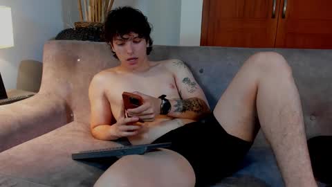 Snapshot of axelraven chatting on October 14, 8:05 pm Axel Raven online show from October 14, 8:05 pm