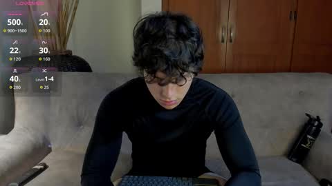 Snapshot of axelraven chatting on September 23, 9:03 pm Axel Raven online show from September 23, 9:03 pm