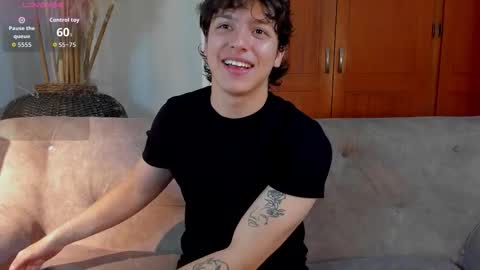Snapshot of axelraven chatting on October 11, 2:43 pm Axel Raven online show from October 11, 2:43 pm