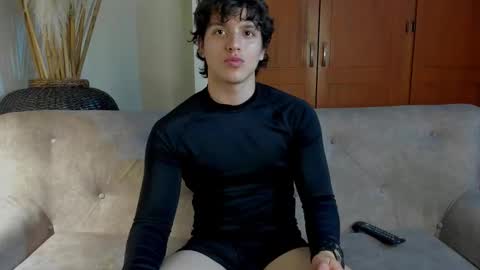 Snapshot of axelraven chatting on September 29, 8:37 pm Axel Raven online show from September 29, 8:37 pm