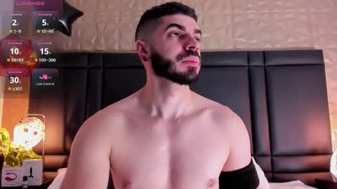 Axel Thompsom online show from October 20, 11:47 am