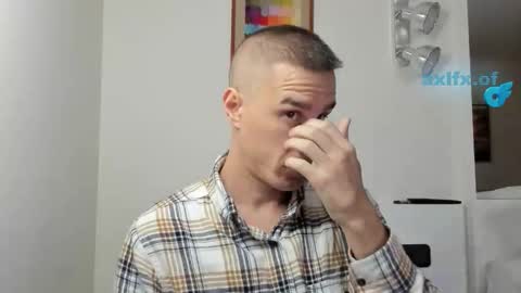 Axl online show from November 12, 3:45 am