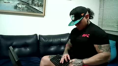 Snapshot of ayrton_naffah2 chatting on February 3, 3:53 am Ayrton naffah2 online show from February 3, 3:53 am