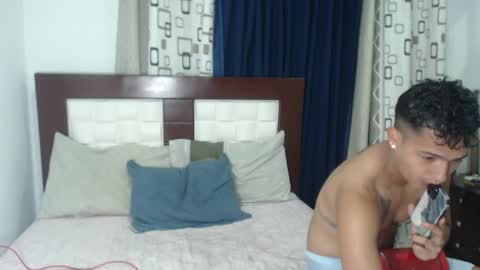 Snapshot of aziel_pantoja chatting on October 16, 1:24 am Aziel Pantoja online show from October 16, 1:24 am
