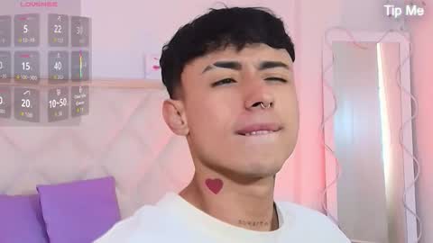 aziel_tay online show from October 21, 11:46 am