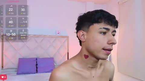 aziel_tay online show from October 24, 11:45 am