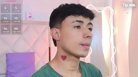 aziel_tay online show from October 23, 11:35 am