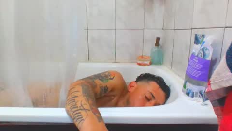 baadddboooy69 online show from November 15, 7:16 pm