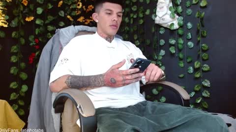 Snapshot of baby_gio chatting on December 30, 3:13 pm OF GxoXabs online show from December 30, 3:13 pm