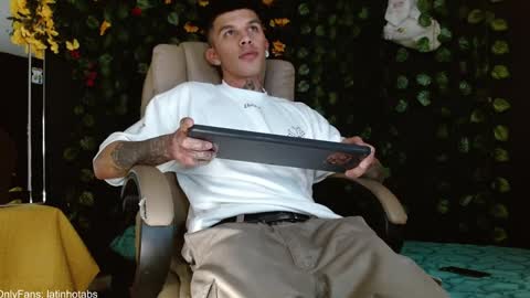 Snapshot of baby_gio chatting on December 26, 1:07 am OF GxoXabs online show from December 26, 1:07 am