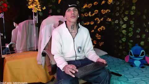 Snapshot of baby_gio chatting on December 23, 10:23 pm OF GxoXabs online show from December 23, 10:23 pm
