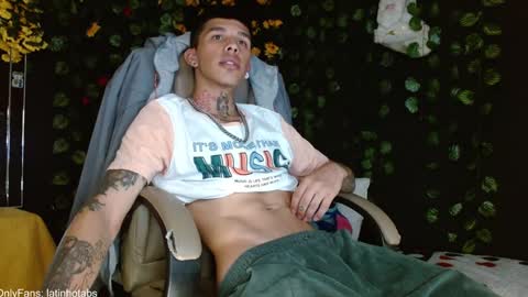 Snapshot of baby_gio chatting on January 7, 10:52 pm OF GxoXabs online show from January 7, 10:52 pm