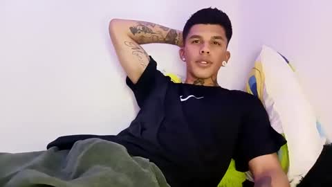 Snapshot of baby_gio chatting on February 23, 5:06 am OF GxoXabs online show from February 23, 5:06 am