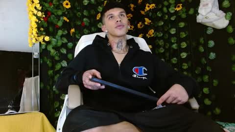 Snapshot of baby_gio chatting on December 18, 6:32 am OF GxoXabs online show from December 18, 6:32 am