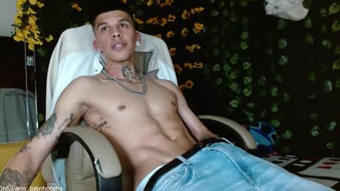 Snapshot of baby_gio chatting on December 23, 3:40 am OF GxoXabs online show from December 23, 3:40 am
