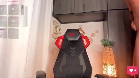 Snapshot of baby_smith chatting on October 28, 4:15 am FOLLOW ME  online show from October 28, 4:15 am