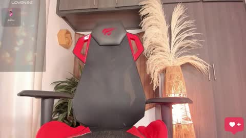 FOLLOW ME  online show from February 1, 9:02 pm