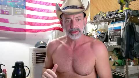 Snapshot of badnightwolf chatting on October 3, 4:01 pm Silver online show from October 3, 4:01 pm