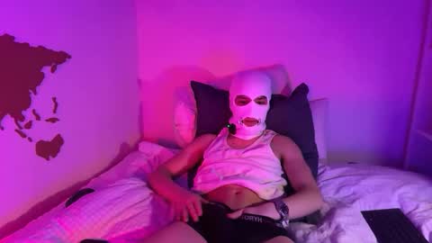 balaclava_boy20 online show from February 2, 10:51 pm