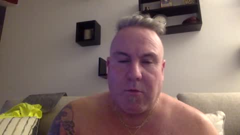 Snapshot of banana5289 chatting on February 20, 9:53 pm banana5289 online show from February 20, 9:53 pm