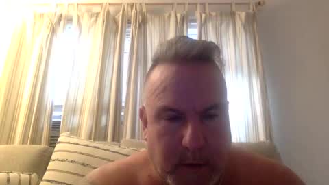 Snapshot of banana5289 chatting on January 1, 8:26 pm banana5289 online show from January 1, 8:26 pm