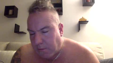 Snapshot of banana5289 chatting on February 1, 9:00 am banana5289 online show from February 1, 9:00 am