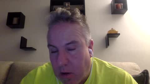 Snapshot of banana5289 chatting on February 20, 12:30 am banana5289 online show from February 20, 12:30 am
