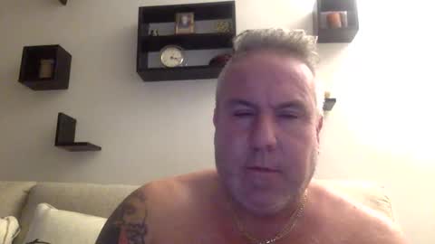 Snapshot of banana5289 chatting on December 4, 8:18 pm banana5289 online show from December 4, 8:18 pm
