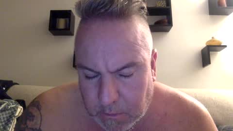 Snapshot of banana5289 chatting on February 28, 7:37 am banana5289 online show from February 28, 7:37 am
