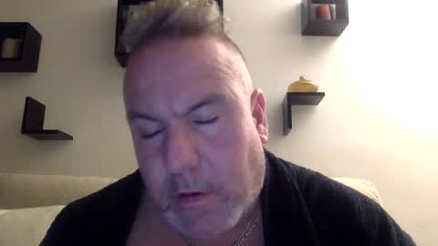 Snapshot of banana5289 chatting on January 4, 7:34 am banana5289 online show from January 4, 7:34 am