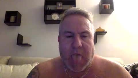 Snapshot of banana5289 chatting on January 20, 11:43 pm banana5289 online show from January 20, 11:43 pm