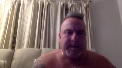 Snapshot of banana5289 chatting on January 2, 8:06 am banana5289 online show from January 2, 8:06 am
