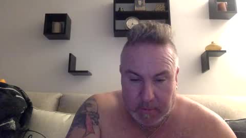 Snapshot of banana5289 chatting on March 6, 8:37 pm banana5289 online show from March 6, 8:37 pm