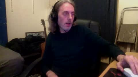 Snapshot of bangintoleather chatting on October 14, 1:23 am bangintoleather online show from October 14, 1:23 am