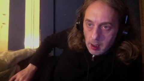 Snapshot of bangintoleather chatting on March 8, 3:26 am bangintoleather online show from March 8, 3:26 am