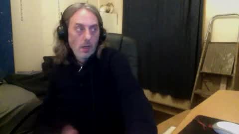 Snapshot of bangintoleather chatting on October 24, 2:46 am bangintoleather online show from October 24, 2:46 am