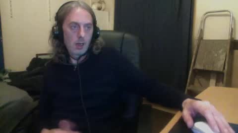 Snapshot of bangintoleather chatting on October 19, 2:49 am bangintoleather online show from October 19, 2:49 am