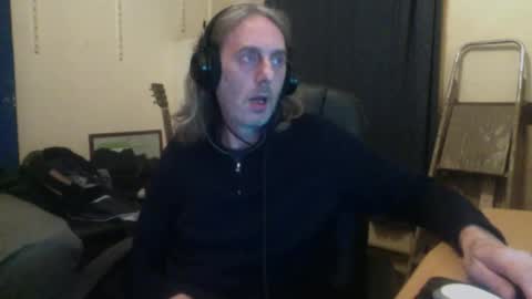 Snapshot of bangintoleather chatting on October 23, 2:15 am bangintoleather online show from October 23, 2:15 am